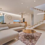 Salón con decoración minimalista y moderna
