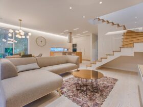 Salón con decoración minimalista y moderna