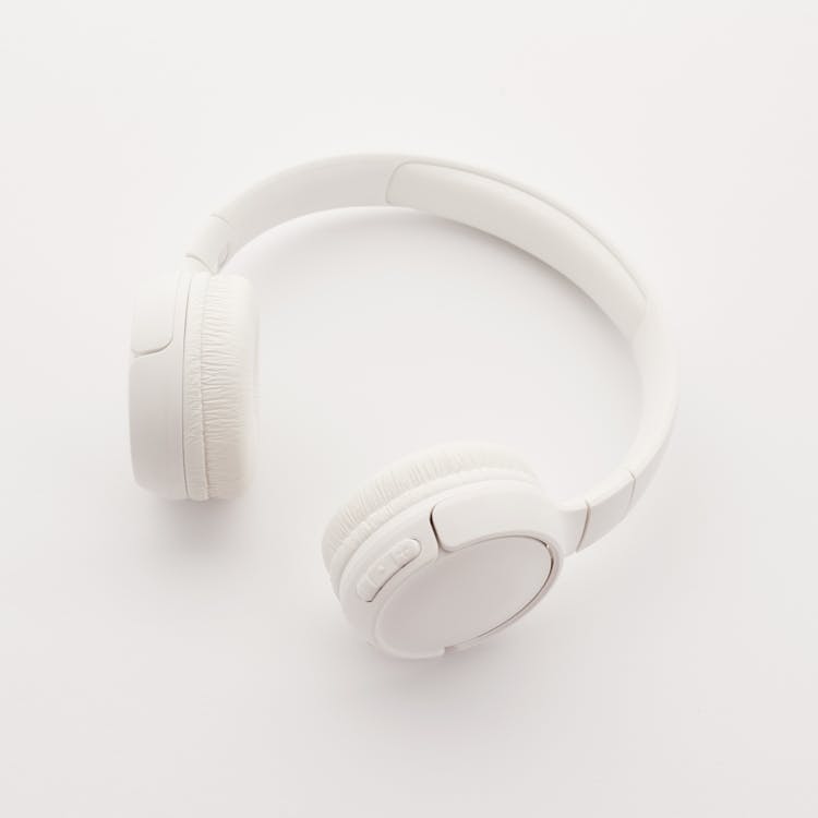 Gadgets tecnológicos sobre escritorio