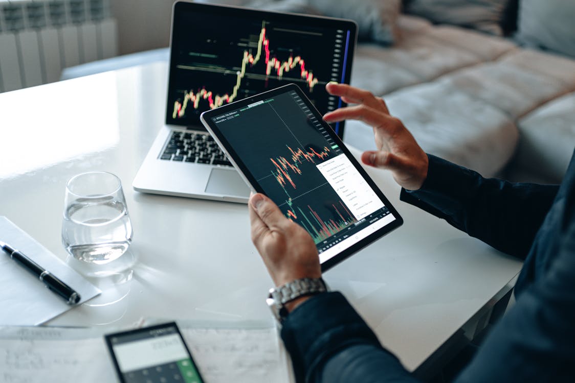 Pantalla de ordenador con campaña de email marketing