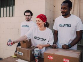 Grupo de voluntarios colaborando