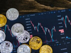 Moneda de Bitcoin sobre fondo tecnológico